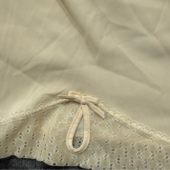 Vintage | women's medium cream half slip mini lingerie skirt with bow and lace - Picture 2 of 4